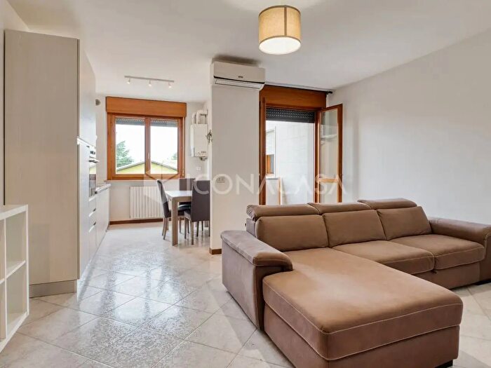 Appartamento trilocale in vendita in Via Urbano III, Verona