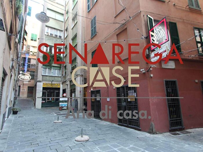 Appartamento trilocale in affitto in Piazzetta Tavarone, Centro Città, Genova
