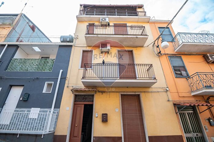 Casa con 7 locali in vendita in Via Cristoforo Colombo, Grammichele