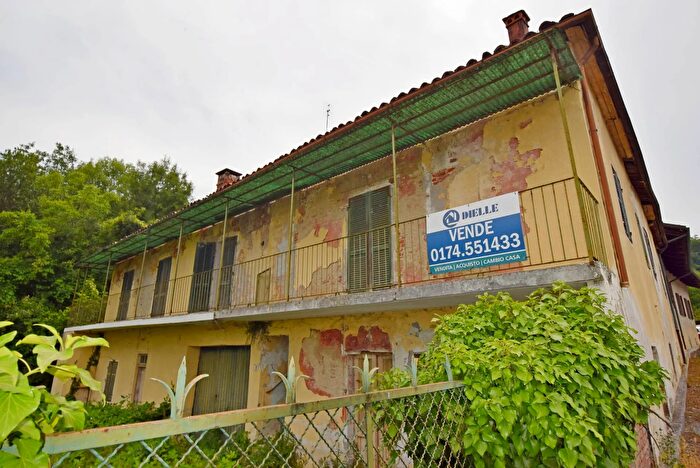 Casa con 6 locali in vendita in Via Gandolfi, Monastero Di Vasco