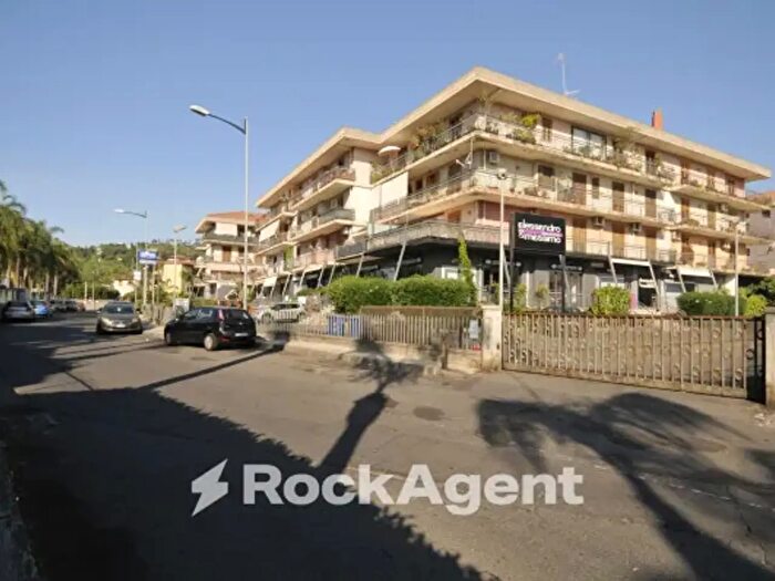 Appartamento trilocale in vendita in Via Santi Bonaccorsi, Aci Catena