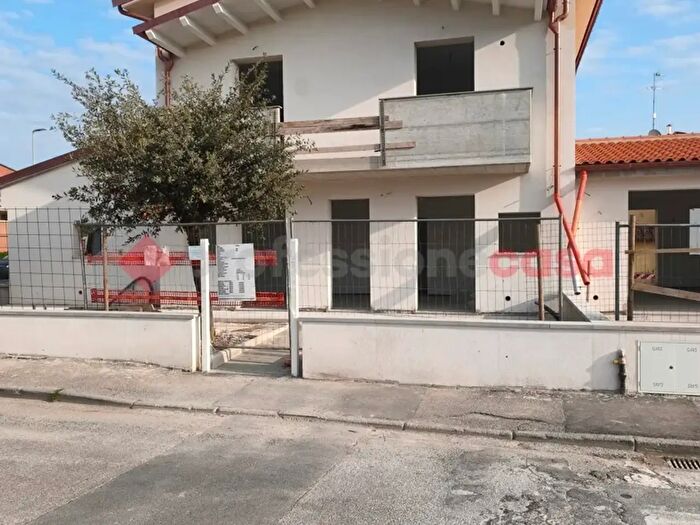 Appartamento trilocale in vendita in Via Ombrone, Campi Bisenzio