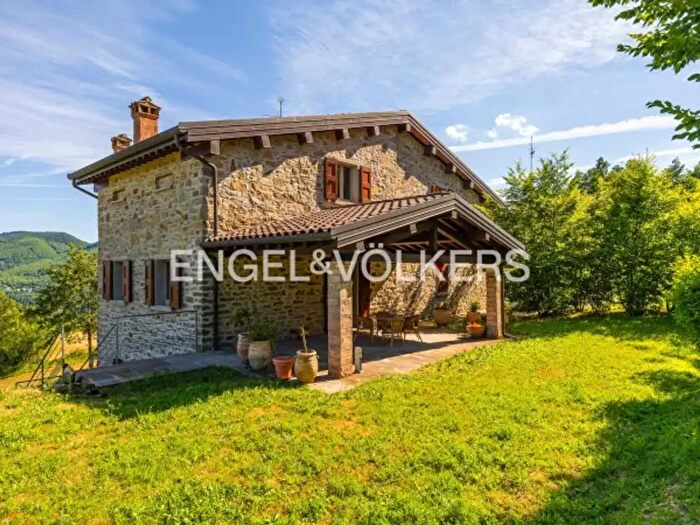 Casa con 6 locali in vendita in Via Molino San Damiano, Camugnano
