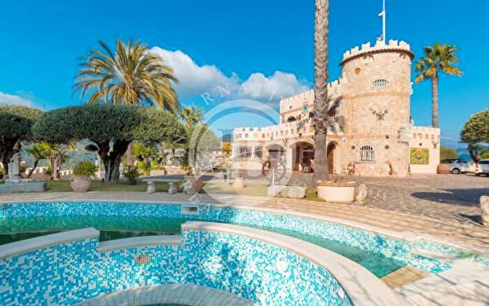 Casa con 6 locali in vendita in Camporosso