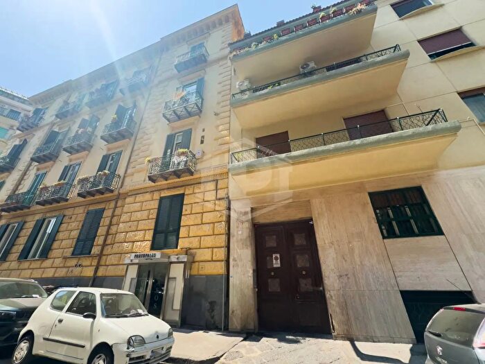 Appartamento quadrilocale in vendita in Via Pirro Ligorio, Napoli