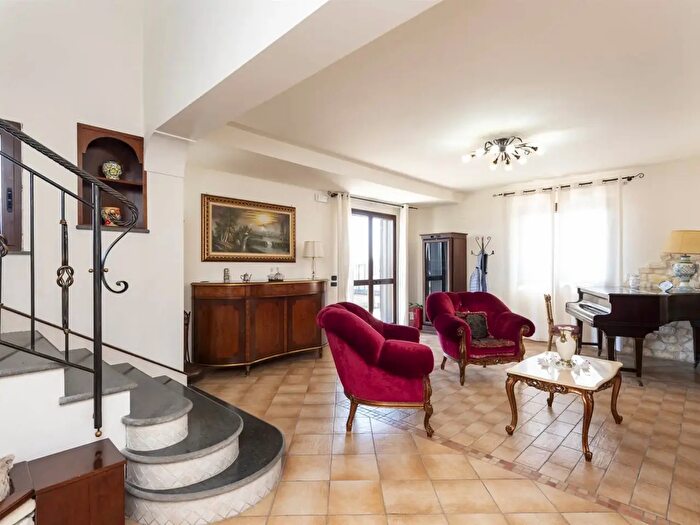 Casa con 10 locali in vendita in Via dAngelo, Mascali