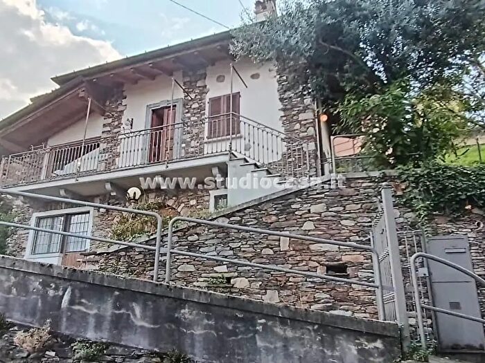 Casa trilocale in vendita in Via per Stresa, Stresa