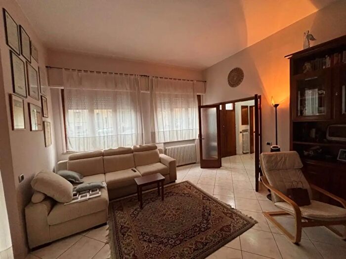 Casa quadrilocale in vendita in Capraia E Limite