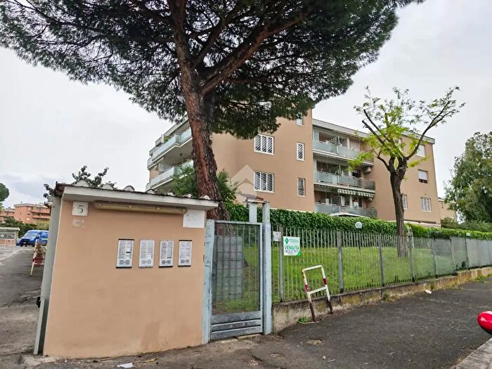 Appartamento trilocale in vendita in Via Vittorio Maria Butera, Roma