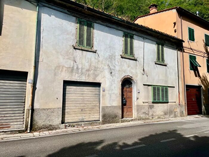 Casa con 5 locali in vendita in Strada Provinciale Mammianese, Pescia