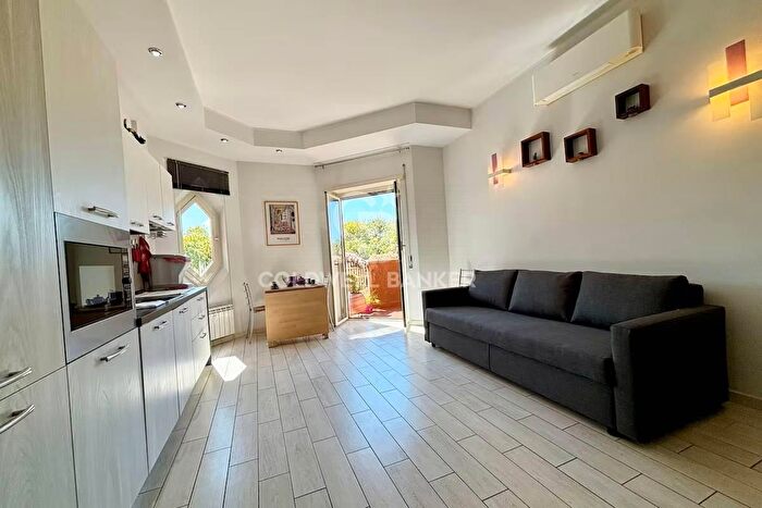 Appartamento trilocale in vendita in Largo Francesco Anzani, Roma