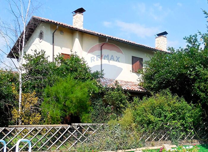 Casa con 6 locali in vendita in Via della Liberazione, LAquila