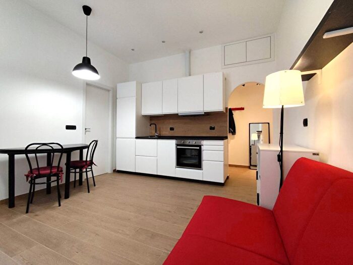 Appartamento bilocale in affitto in Via Lazzaro Papi, Porta Romana Medaglie dOro, Milano