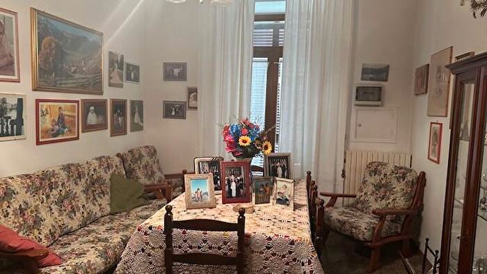 Casa con 6 locali in vendita in Lamporecchio