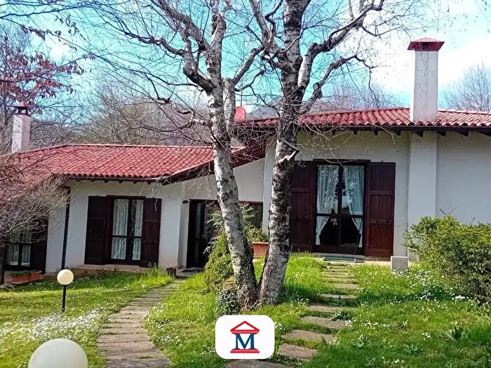 Casa quadrilocale in vendita in Via Alessandro Manzoni, Almenno San Salvatore