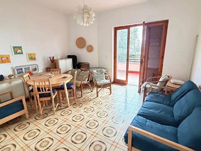 Appartamento trilocale in vendita in Via Malvitano, Falerna