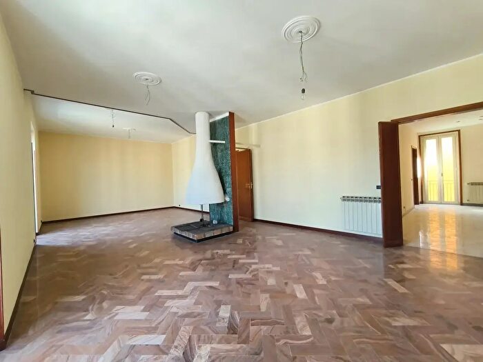 Appartamento con 6 locali in vendita in Via Garibaldi, Messina