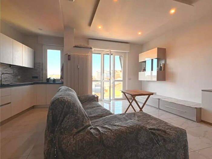 Appartamento bilocale in vendita in Via Pascoli, Asti