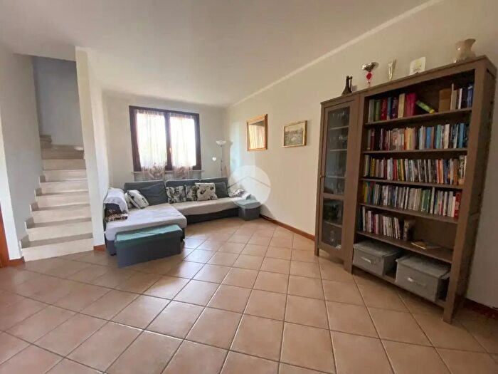 Appartamento trilocale in vendita in Via Cavv di V Veneto, Lonato
