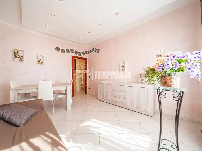 Appartamento in vendita in Via Aversa, Roma