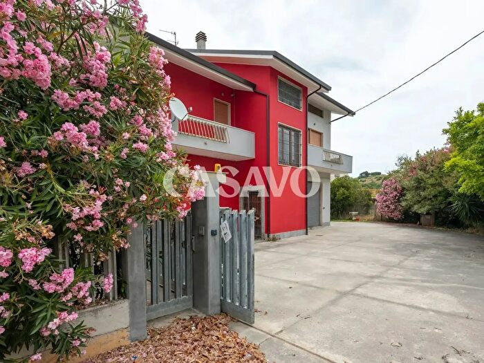 Casa con 10 locali in vendita in Via Vittoria Colonna, Francavilla Al Mare