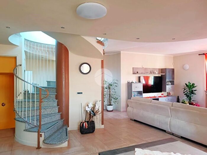 Casa con 5 locali in vendita in Via E Fermi, Voghera