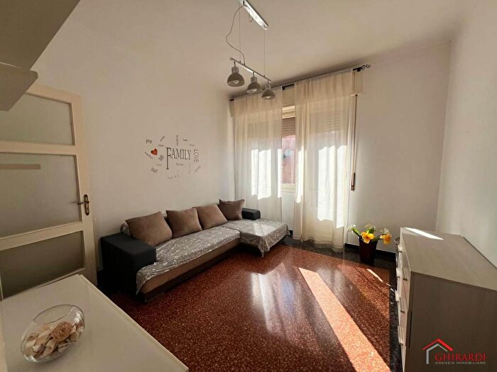 Appartamento trilocale in affitto in Via Umberto Giordano, Sestri Ponente, Genova