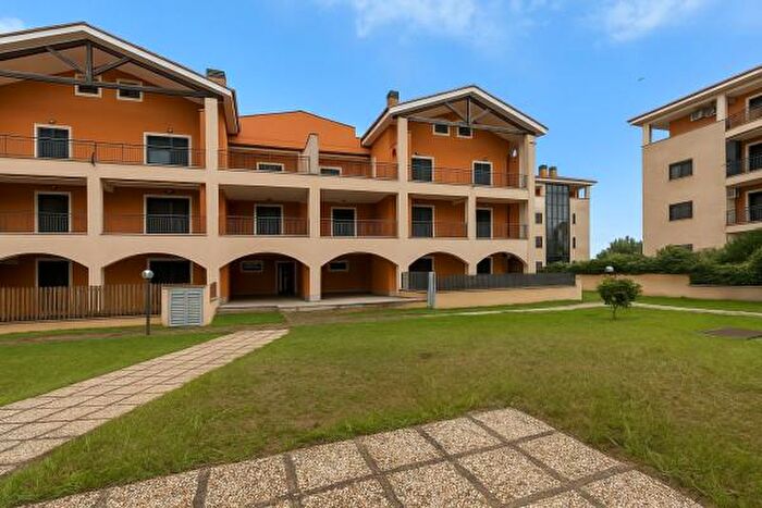 Appartamento trilocale in vendita in Via Pierleone Ghezzi, Fiumicino