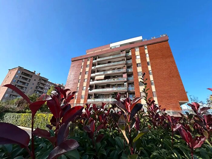 Appartamento quadrilocale in vendita in Via di Decima, Roma