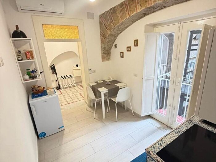 Appartamento monolocale in affitto in Via Atri, Centro Storico, Napoli