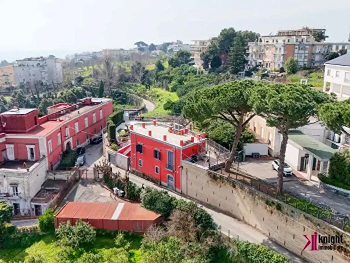 Casa con 6 locali in vendita in Via del Marzano, Napoli
