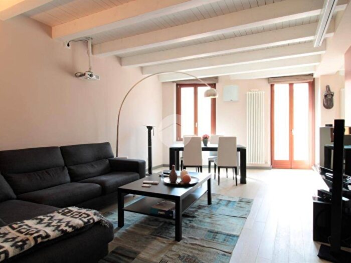 Appartamento trilocale in affitto in Via XX Settembre, Veronetta, Verona