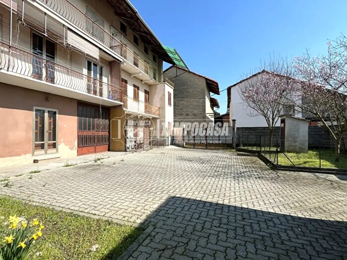 Casa con 9 locali in vendita in Via Donio, Mercenasco