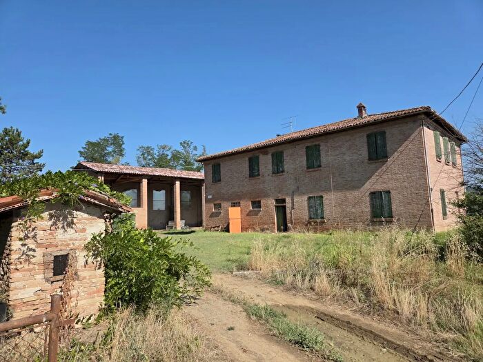 Casa con 13 locali in vendita in Riolo Terme