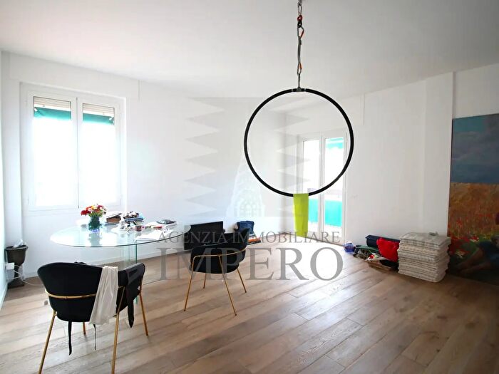 Appartamento trilocale in vendita in Via Aprosio, Ventimiglia