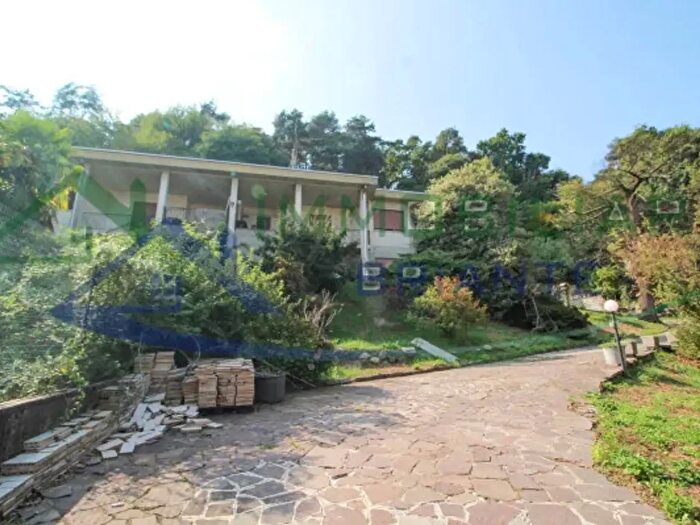 Casa trilocale in vendita in Via del Monte, Vergiate