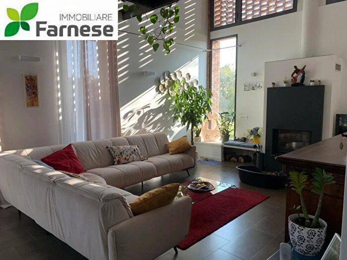 Casa con 8 locali in vendita in Gossolengo