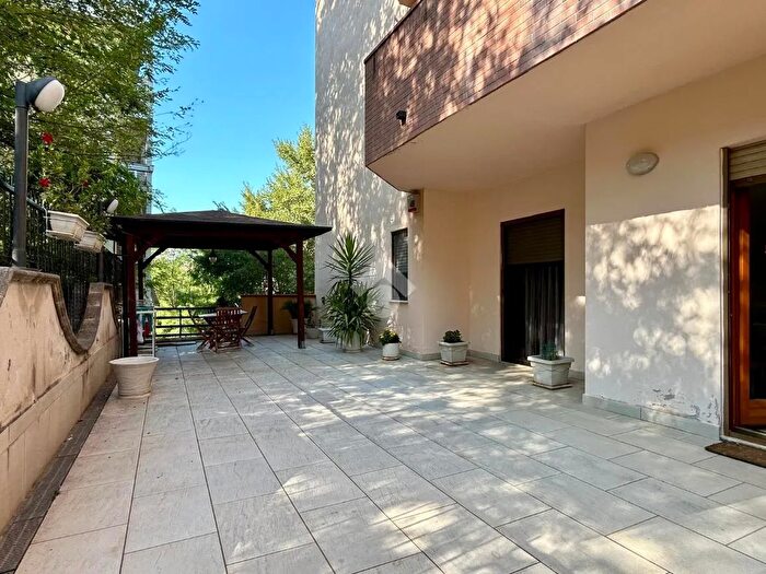 Appartamento trilocale in vendita in Via Enzo Vincenzo Stancati, Cosenza