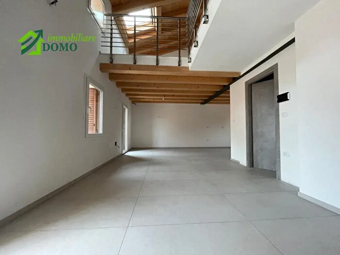 Appartamento con 5 locali in vendita in Schio