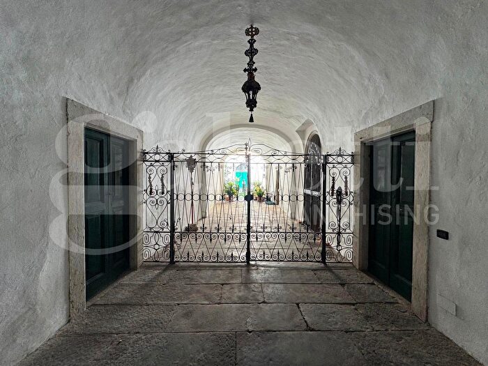 Casa con 10 locali in vendita in Contrada delle Bassiche, Brescia