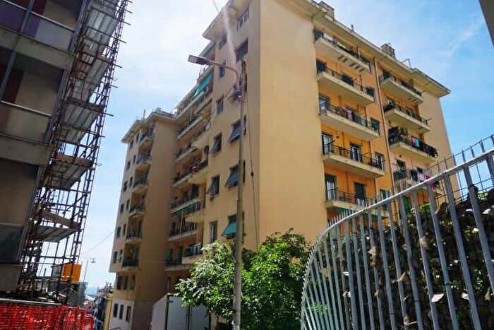 Appartamento trilocale in vendita in Salita San Barborino, Genova