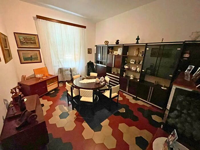 Appartamento con 6 locali in vendita in Livorno
