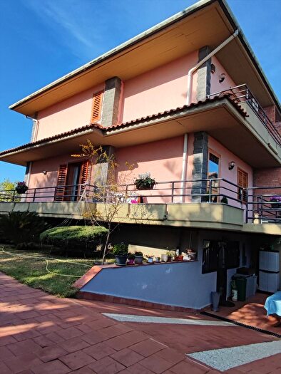 Casa con 7 locali in vendita in Via Volturno, Mascalucia