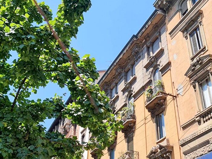 Appartamento trilocale in affitto in Via Tonale, Centrale, Milano