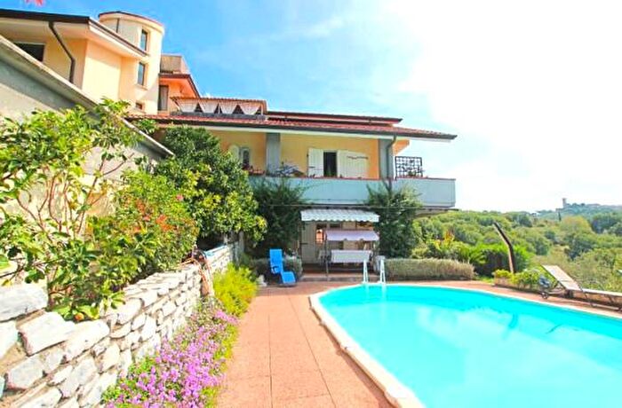 Casa con 6 locali in vendita in Castelnuovo Magra