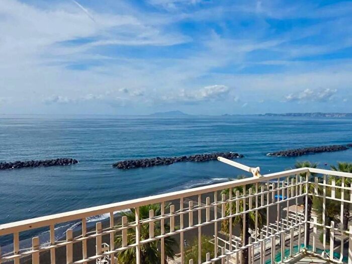 Appartamento con 5 locali in affitto in Via Litoranea No Number, Torre del Greco