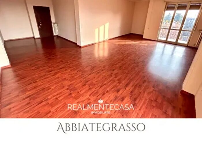 Appartamento quadrilocale in vendita in Viale Giuseppe Mazzini, Abbiategrasso