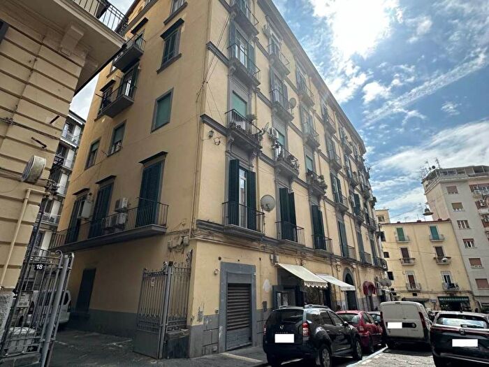 Appartamento con 5 locali in affitto in Piazza Amedeo Parco Margherita, Napoli