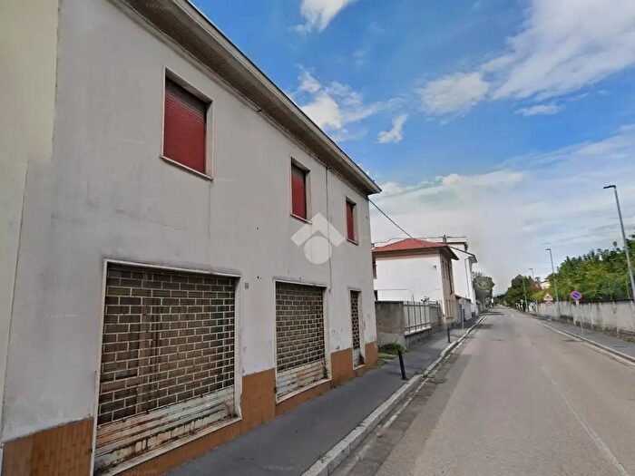 Casa monolocale in vendita in Via Due Palme, Desio