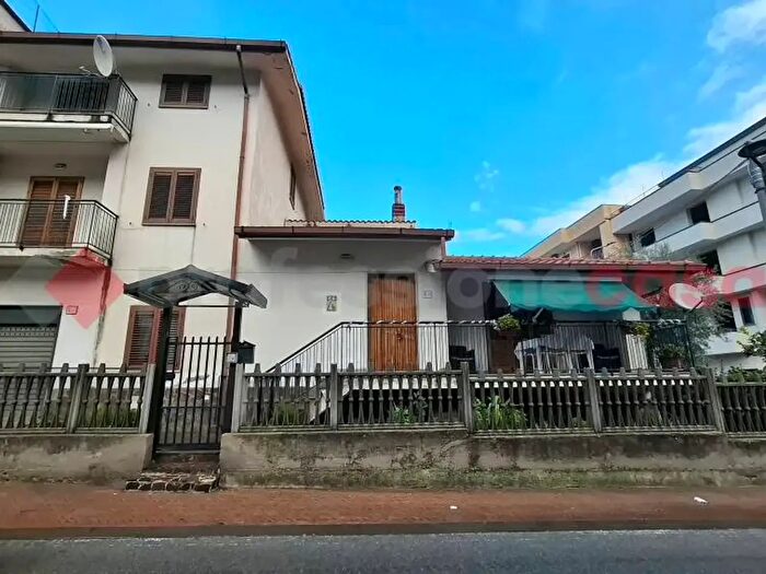 Casa con 6 locali in vendita in Via Botta, Siano